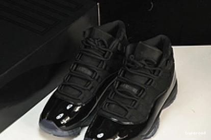 Hyperoad - RETRO 11 CAP GOWN AND JORDAN 0705